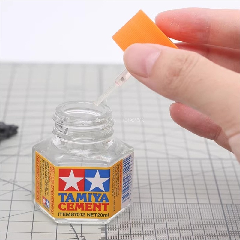 Colla per Modellismo 40ml 8700 - Tamiya Model Paint Set recensione e prezzo
